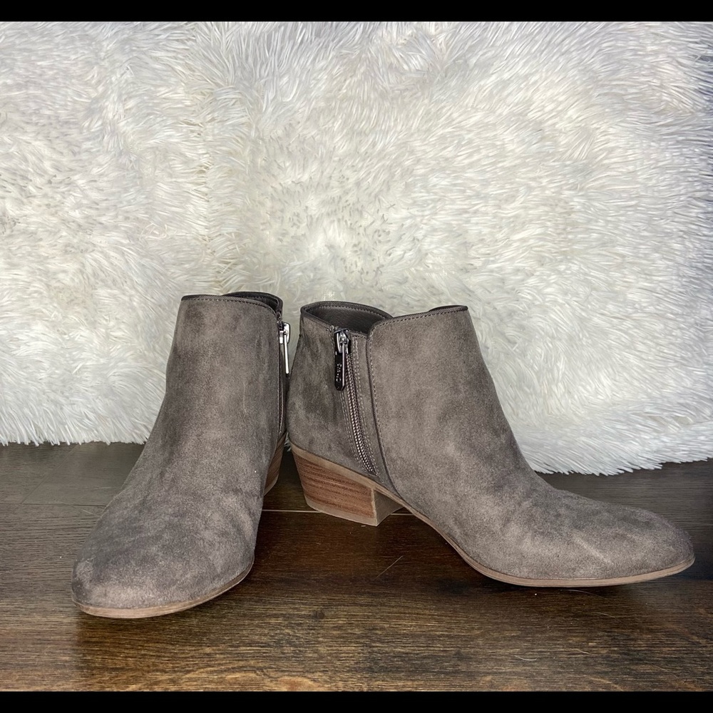 Circus, gray boots. With a heel